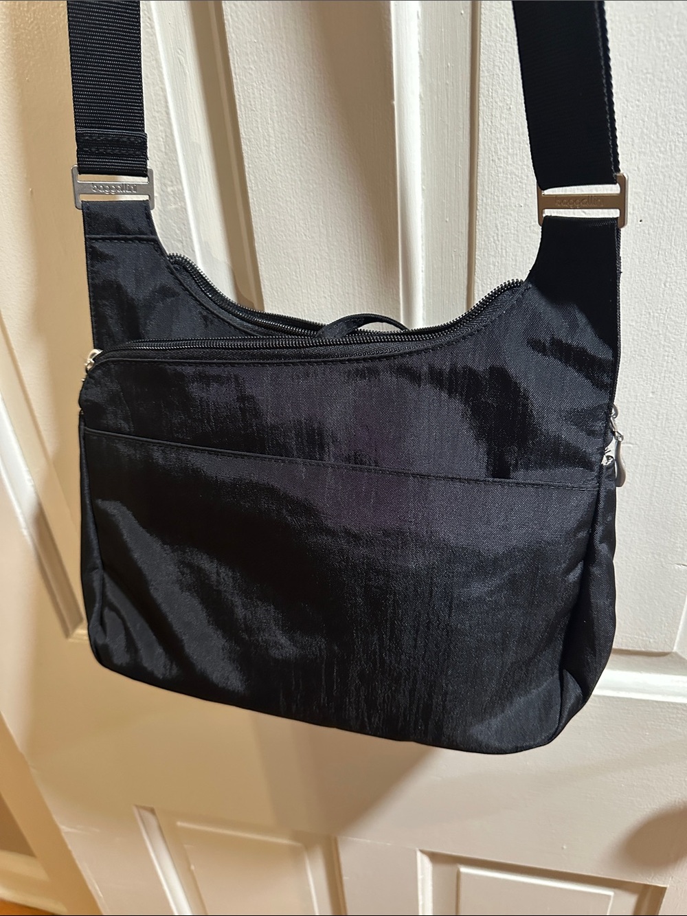 Baggallini Black Nylon Crossbody Messenger Bag - Picture 3 of 6
